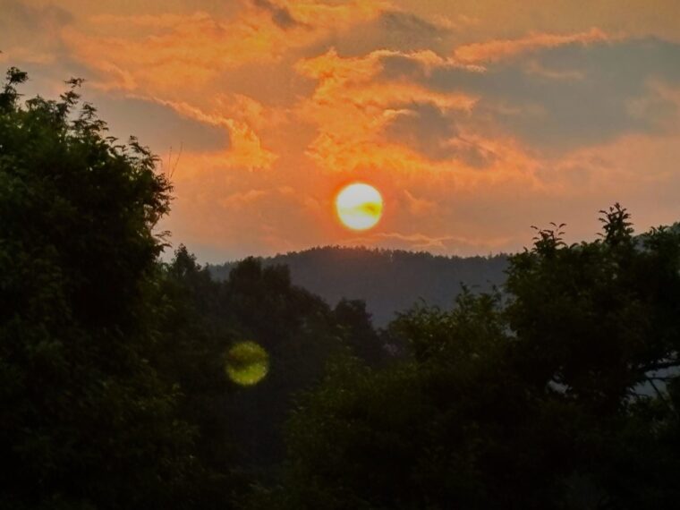この夕焼けは、世界とつながっている
